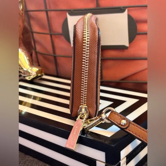 Michael Kors Jet Set Signature Logo Smartphone Wristlet Wallet - Picture 4 of 13